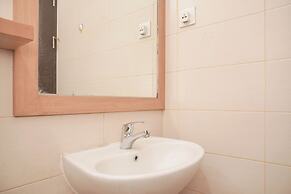 Homey And Modern Studio At Sky Terrace Apartment