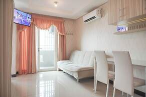 Homey And Modern Studio At Sky Terrace Apartment