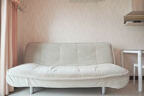 Homey And Modern Studio At Sky Terrace Apartment