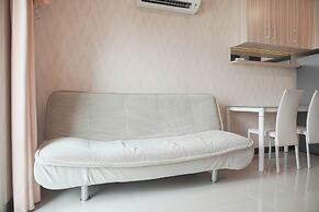 Homey And Modern Studio At Sky Terrace Apartment