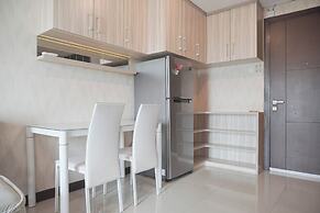 Homey And Modern Studio At Sky Terrace Apartment