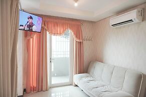 Homey And Modern Studio At Sky Terrace Apartment