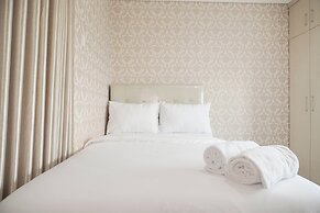 Homey And Modern Studio At Sky Terrace Apartment