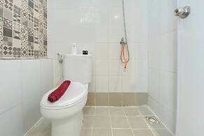 Modern Look Studio At Bassura City Apartment