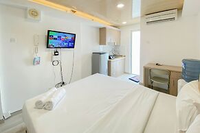 Modern Look Studio At Bassura City Apartment