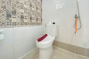 Modern Look Studio At Bassura City Apartment