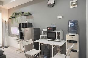 Minimalist And Cozy Living 1Br Belmont Residence Puri Apartment