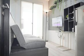 Minimalist And Cozy Living 1Br Belmont Residence Puri Apartment