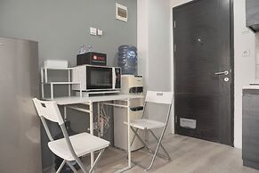 Minimalist And Cozy Living 1Br Belmont Residence Puri Apartment