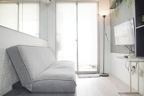 Minimalist And Cozy Living 1Br Belmont Residence Puri Apartment