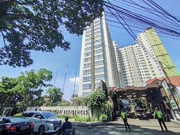 Homey Apartment With 1Br At Parahyangan Residence