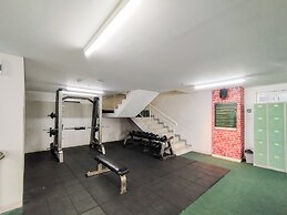 Homey Apartment With 1Br At Parahyangan Residence