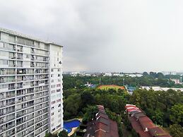 Trendy Studio At Apartment Beverly Dago