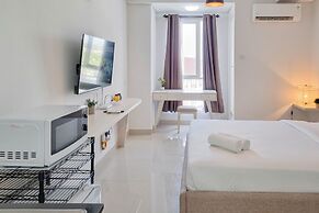 Comfortable And Homey Studio Room At Barsa City Apartment