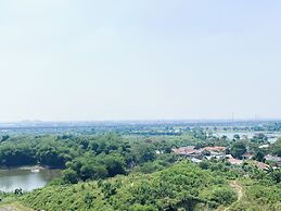 Warm And Homey 2Br At Meikarta Apartment