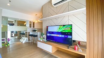 Modern Look 2Br At Puri Garden Apartment