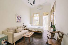 UNIQUE Creative Apartment w ROOFTOP Garden