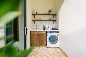 UNIQUE Creative Apartment w ROOFTOP Garden