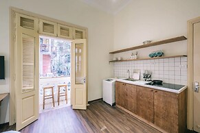 UNIQUE Creative Apartment w ROOFTOP Garden