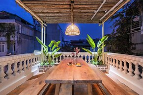 UNIQUE Creative Apartment w ROOFTOP Garden