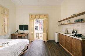 UNIQUE Creative Apartment w ROOFTOP Garden