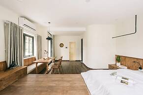 UNIQUE Creative Apartment w ROOFTOP Garden