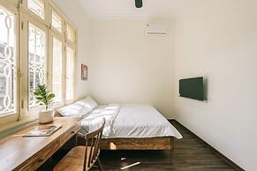 UNIQUE Creative Apartment w ROOFTOP Garden