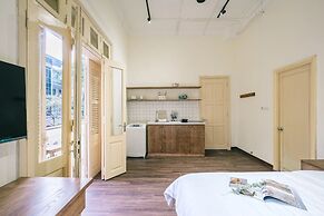 UNIQUE Creative Apartment w ROOFTOP Garden