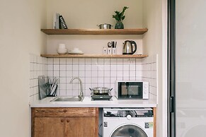 UNIQUE Creative Apartment w ROOFTOP Garden