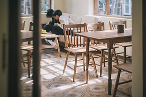 UNIQUE Creative Apartment w ROOFTOP Garden