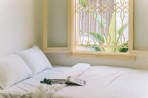 UNIQUE Creative Apartment w ROOFTOP Garden