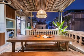 UNIQUE Creative Apartment w ROOFTOP Garden