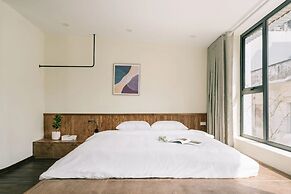 UNIQUE Creative Apartment w ROOFTOP Garden