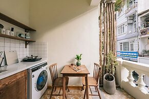 UNIQUE Creative Apartment w ROOFTOP Garden