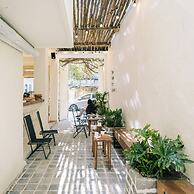 UNIQUE Creative Apartment w ROOFTOP Garden