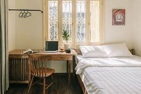 UNIQUE Creative Apartment w ROOFTOP Garden