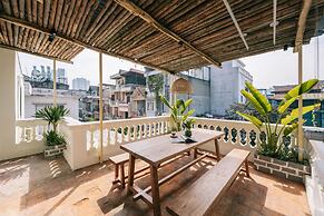 UNIQUE Creative Apartment w ROOFTOP Garden