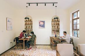 UNIQUE Creative Apartment w ROOFTOP Garden