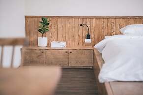 UNIQUE Creative Apartment w ROOFTOP Garden