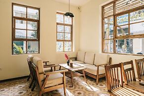 UNIQUE Creative Apartment w ROOFTOP Garden