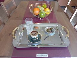 Casa Terra is Near Hillside Area Airport Beach