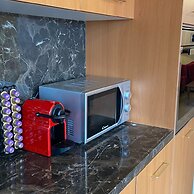 Casa Terra is Near Hillside Area Airport Beach