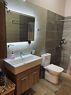 Casa Terra is Near Hillside Area Airport Beach