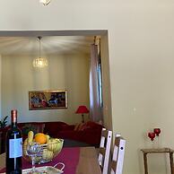 Casa Terra is Near Hillside Area Airport Beach