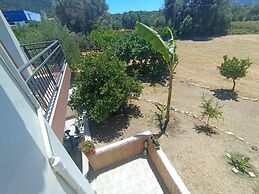 Casa Terra is Near Hillside Area Airport Beach