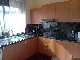 Casa Terra is Near Hillside Area Airport Beach