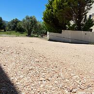 Casa Terra is Near Hillside Area Airport Beach