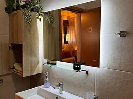 Casa Terra is Near Hillside Area Airport Beach