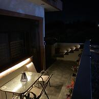 Casa Terra is Near Hillside Area Airport Beach