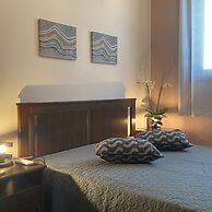 Casa Terra is Near Hillside Area Airport Beach